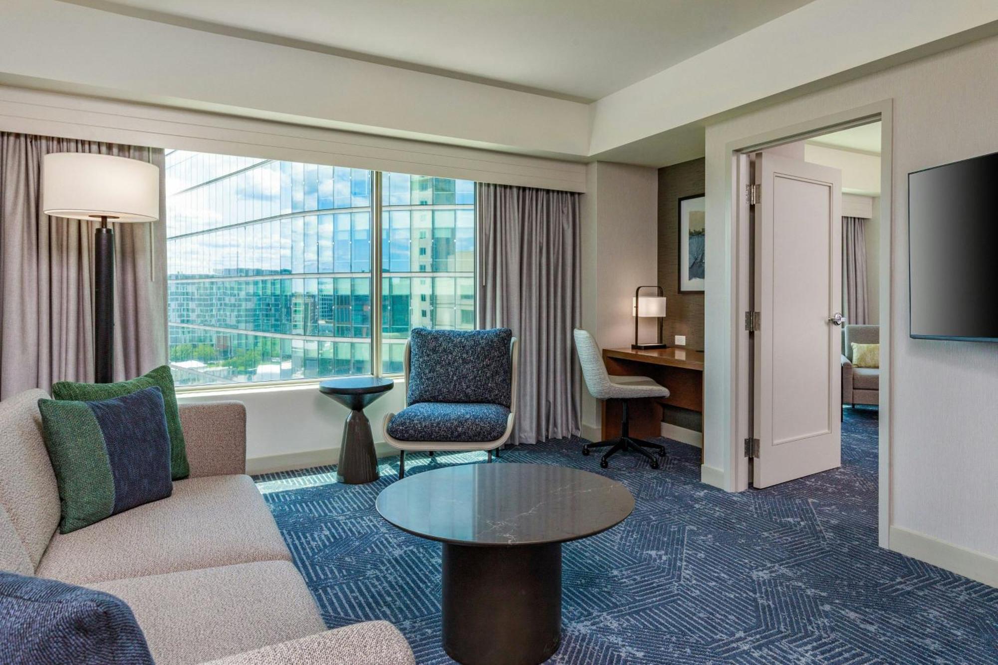 Hotel Renaissance Seaport District